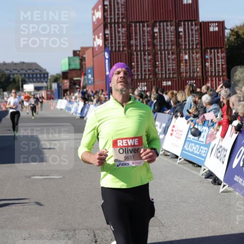 03.10.2025 - Köhlbrandbrückenlauf Jannik Wohlers http://msf.ph/oto/9122845 03.10.2025 13:05:22 Ziel 4272, 4344, 4390, 4496, 4584, 4877, 5637, 5969, 6041, 6044, 6081 meine-sportfotos.de
