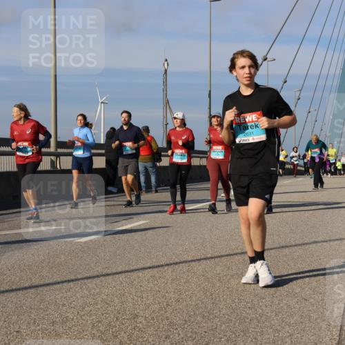 03.10.2025 - Köhlbrandbrückenlauf Strokosch-Dieckow http://msf.ph/oto/9122854 03.10.2025 10:00:51 Position 2 2631 meine-sportfotos.de