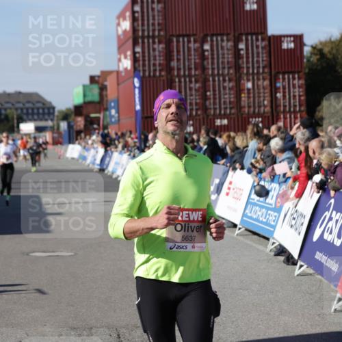 03.10.2025 - Köhlbrandbrückenlauf Jannik Wohlers http://msf.ph/oto/9122860 03.10.2025 13:05:22 Ziel 4272, 4344, 4390, 4496, 4584, 4877, 5637, 5969, 6041, 6044, 6081 meine-sportfotos.de