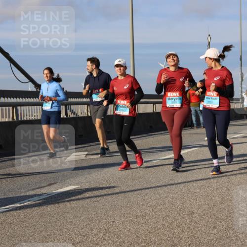 03.10.2025 - Köhlbrandbrückenlauf Strokosch-Dieckow http://msf.ph/oto/9122866 03.10.2025 10:00:53 Position 2 2727, 2726, 2725, 144 meine-sportfotos.de