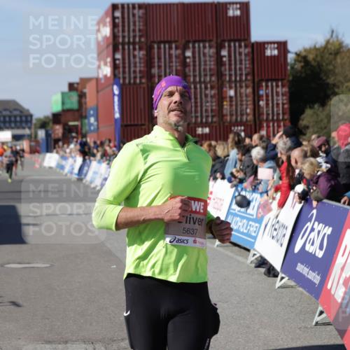 03.10.2025 - Köhlbrandbrückenlauf Jannik Wohlers http://msf.ph/oto/9122876 03.10.2025 13:05:23 Ziel 4011, 4272, 4344, 4390, 4496, 4584, 4877, 5637, 5969, 6041, 6044, 6081 meine-sportfotos.de