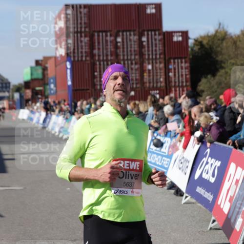 03.10.2025 - Köhlbrandbrückenlauf Jannik Wohlers http://msf.ph/oto/9122887 03.10.2025 13:05:23 Ziel 4011, 4272, 4344, 4390, 4496, 4584, 4877, 5637, 5969, 6041, 6044, 6081 meine-sportfotos.de