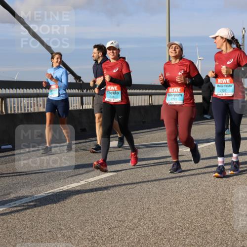 03.10.2025 - Köhlbrandbrückenlauf Strokosch-Dieckow http://msf.ph/oto/9122893 03.10.2025 10:00:53 Position 2 2726, 2725, 2727 meine-sportfotos.de