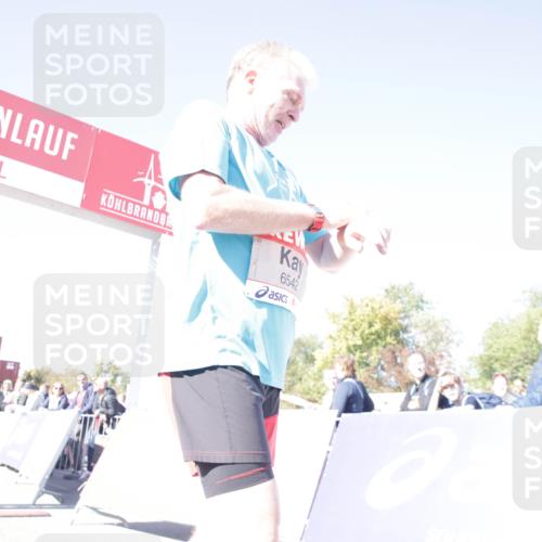03.10.2025 - Köhlbrandbrückenlauf Jannik Wohlers http://msf.ph/oto/9122906 03.10.2025 13:44:57 Ziel 5932, 6527, 6528, 6542, 6546 meine-sportfotos.de