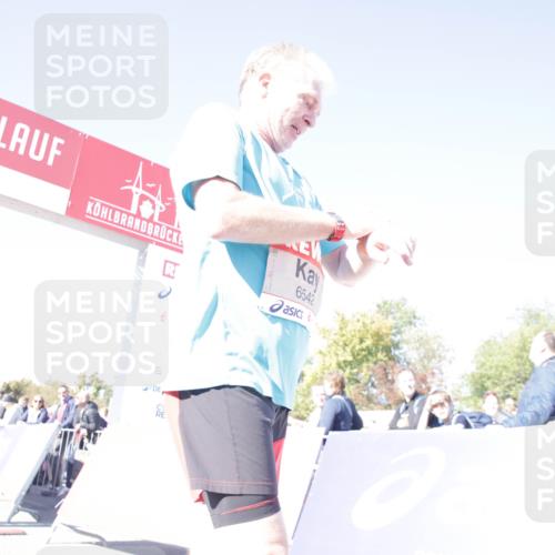 03.10.2025 - Köhlbrandbrückenlauf Jannik Wohlers http://msf.ph/oto/9122910 03.10.2025 13:44:57 Ziel 5932, 6527, 6528, 6542, 6546 meine-sportfotos.de