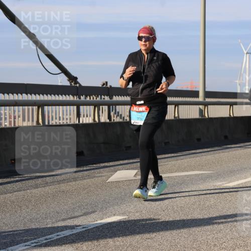 03.10.2025 - Köhlbrandbrückenlauf Strokosch-Dieckow http://msf.ph/oto/9122912 03.10.2025 10:00:56 Position 2 3784, 2175 meine-sportfotos.de