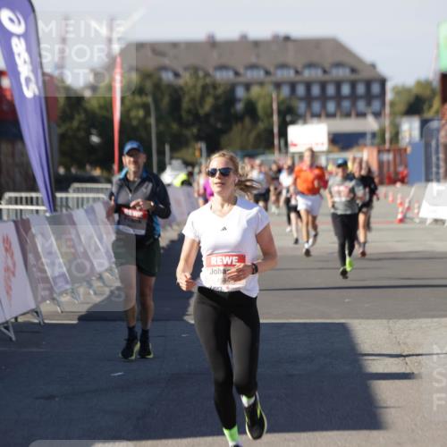 03.10.2025 - Köhlbrandbrückenlauf Jannik Wohlers http://msf.ph/oto/9122913 03.10.2025 13:05:25 Ziel 4011, 4272, 4344, 4390, 4496, 4584, 4877, 5637, 5969, 6041, 6044, 6081 meine-sportfotos.de