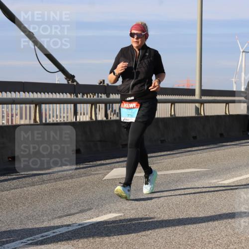 03.10.2025 - Köhlbrandbrückenlauf Strokosch-Dieckow http://msf.ph/oto/9122915 03.10.2025 10:00:56 Position 2 3784, 21752 meine-sportfotos.de