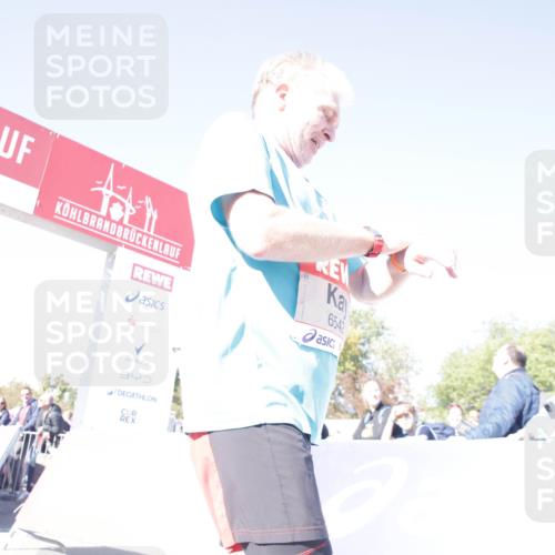 03.10.2025 - Köhlbrandbrückenlauf Jannik Wohlers http://msf.ph/oto/9122922 03.10.2025 13:44:57 Ziel 5932, 6527, 6528, 6542, 6546 meine-sportfotos.de