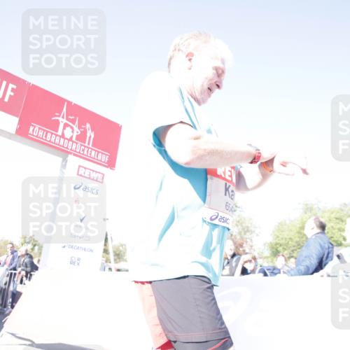 03.10.2025 - Köhlbrandbrückenlauf Jannik Wohlers http://msf.ph/oto/9122927 03.10.2025 13:44:57 Ziel 5932, 6527, 6528, 6542, 6546 meine-sportfotos.de