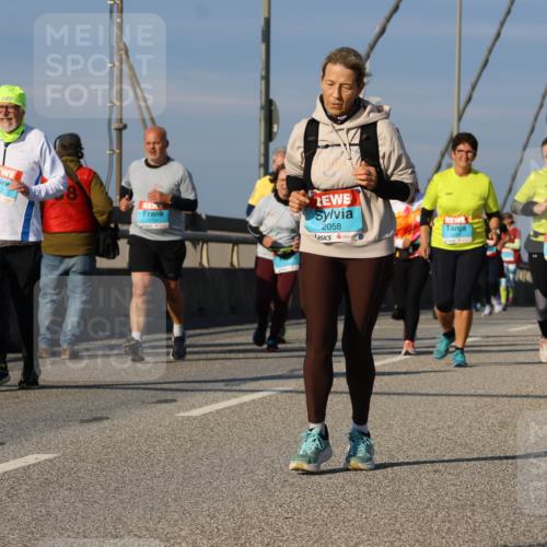 03.10.2025 - Köhlbrandbrückenlauf Strokosch-Dieckow http://msf.ph/oto/9122936 03.10.2025 10:01:01 Position 2 2492, 8, 2058 meine-sportfotos.de