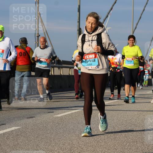 03.10.2025 - Köhlbrandbrückenlauf Strokosch-Dieckow http://msf.ph/oto/9122945 03.10.2025 10:01:01 Position 2 2492, 08, 30, 2058, 1963 meine-sportfotos.de