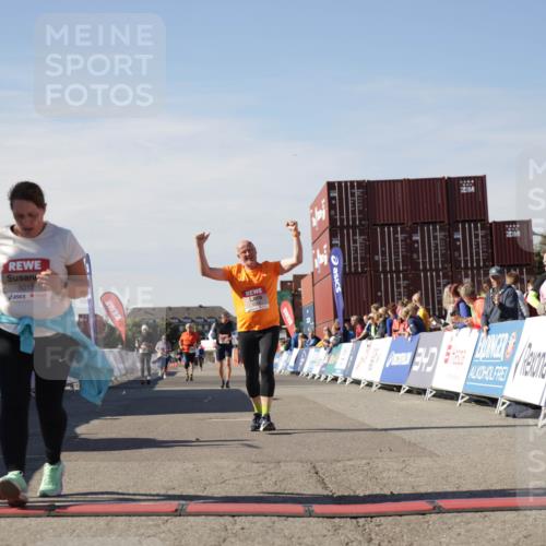 03.10.2025 - Köhlbrandbrückenlauf Jannik Wohlers http://msf.ph/oto/9122953 03.10.2025 13:45:12 Ziel 5015, 6264 meine-sportfotos.de