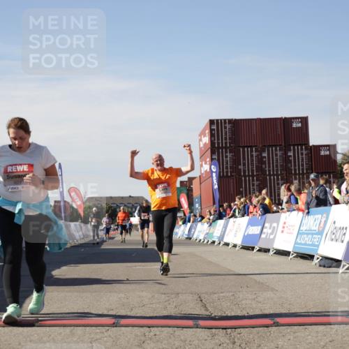 03.10.2025 - Köhlbrandbrückenlauf Jannik Wohlers http://msf.ph/oto/9122956 03.10.2025 13:45:12 Ziel 5015, 6264 meine-sportfotos.de