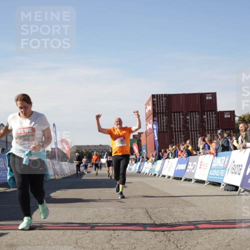 03.10.2025 - Köhlbrandbrückenlauf Jannik Wohlers http://msf.ph/oto/9122967 03.10.2025 13:45:13 Ziel 5015, 6264 meine-sportfotos.de