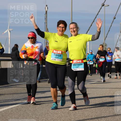 03.10.2025 - Köhlbrandbrückenlauf Strokosch-Dieckow http://msf.ph/oto/9122974 03.10.2025 10:01:07 Position 2 2441, 3254, 1963 meine-sportfotos.de