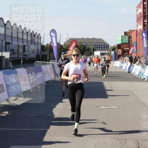 03.10.2025 - Köhlbrandbrückenlauf Jannik Wohlers http://msf.ph/oto/9122975 03.10.2025 13:05:26 Ziel 4011, 4272, 4344, 4390, 4496, 4584, 4877, 5637, 6041, 6044, 6081 meine-sportfotos.de