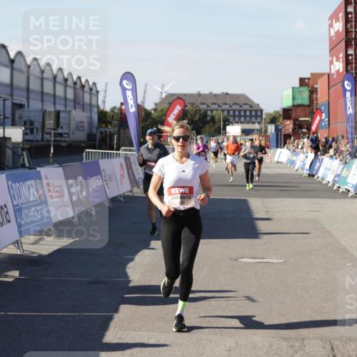 03.10.2025 - Köhlbrandbrückenlauf Jannik Wohlers http://msf.ph/oto/9122979 03.10.2025 13:05:26 Ziel 4011, 4272, 4344, 4390, 4496, 4584, 4877, 5637, 6041, 6044, 6081 meine-sportfotos.de