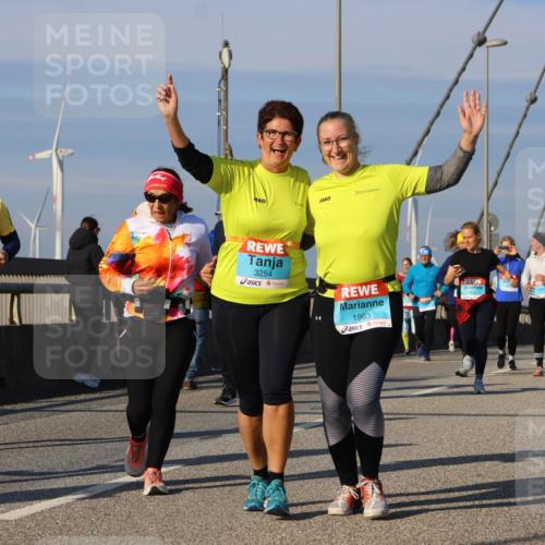 03.10.2025 - Köhlbrandbrückenlauf Strokosch-Dieckow http://msf.ph/oto/9122981 03.10.2025 10:01:07 Position 2 361, 454, 2441, 3254, 1963 meine-sportfotos.de