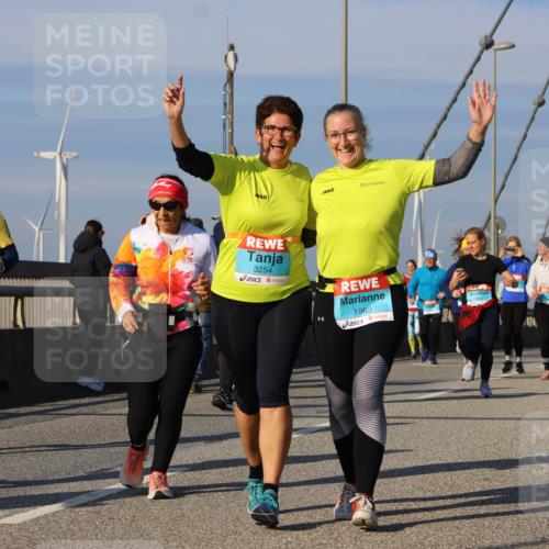 03.10.2025 - Köhlbrandbrückenlauf Strokosch-Dieckow http://msf.ph/oto/9122983 03.10.2025 10:01:07 Position 2 361, 518, 3254, 2441, 1963 meine-sportfotos.de