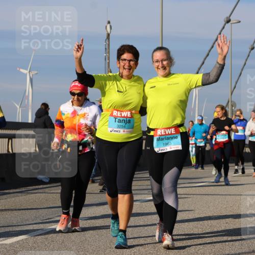 03.10.2025 - Köhlbrandbrückenlauf Strokosch-Dieckow http://msf.ph/oto/9122988 03.10.2025 10:01:07 Position 2 2441, 2518, 3254, 1963 meine-sportfotos.de