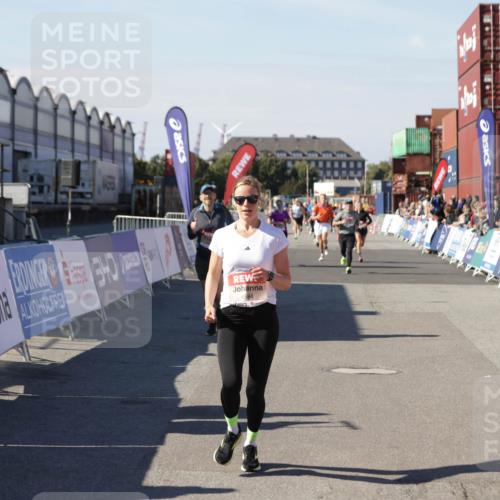 03.10.2025 - Köhlbrandbrückenlauf Jannik Wohlers http://msf.ph/oto/9122990 03.10.2025 13:05:27 Ziel 4011, 4062, 4161, 4272, 4344, 4384, 4496, 4584, 4877, 5637, 6041, 6044, 6081 meine-sportfotos.de