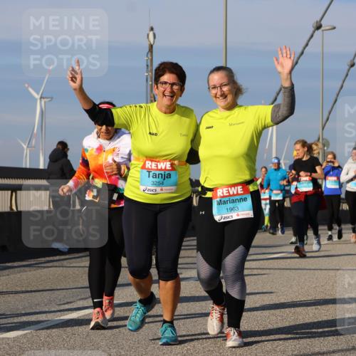 03.10.2025 - Köhlbrandbrückenlauf Strokosch-Dieckow http://msf.ph/oto/9122995 03.10.2025 10:01:07 Position 2 2441, 2518, 3254, 1963 meine-sportfotos.de