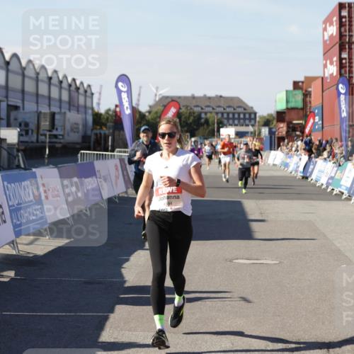 03.10.2025 - Köhlbrandbrückenlauf Jannik Wohlers http://msf.ph/oto/9123000 03.10.2025 13:05:27 Ziel 4011, 4062, 4161, 4272, 4344, 4384, 4496, 4584, 4877, 5637, 6041, 6044, 6081 meine-sportfotos.de