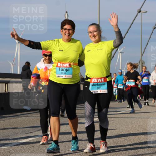 03.10.2025 - Köhlbrandbrückenlauf Strokosch-Dieckow http://msf.ph/oto/9123001 03.10.2025 10:01:07 Position 2 2518, 3254, 1963 meine-sportfotos.de