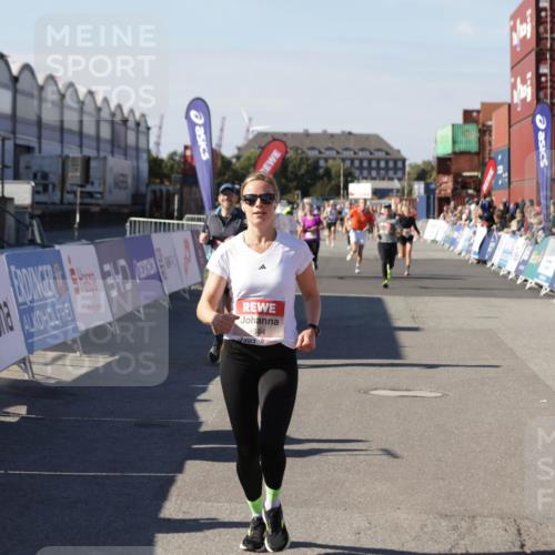 03.10.2025 - Köhlbrandbrückenlauf Jannik Wohlers http://msf.ph/oto/9123018 03.10.2025 13:05:27 Ziel 4011, 4062, 4161, 4272, 4344, 4384, 4496, 4584, 4877, 5637, 6041, 6044, 6081 meine-sportfotos.de