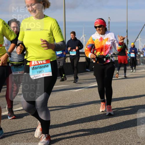 03.10.2025 - Köhlbrandbrückenlauf Strokosch-Dieckow http://msf.ph/oto/9123022 03.10.2025 10:01:09 Position 2 3254, 361, 2441, 1963, 100 meine-sportfotos.de