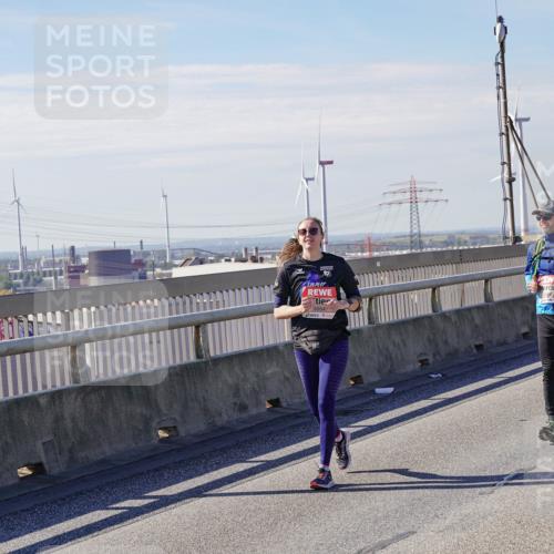 03.10.2025 - Köhlbrandbrückenlauf Michael Burmester http://msf.ph/oto/9123045 03.10.2025 13:05:33 Position 2 99, 10, 5554, 5416 meine-sportfotos.de
