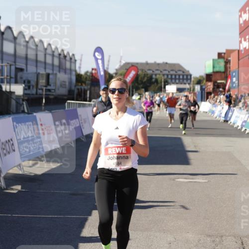 03.10.2025 - Köhlbrandbrückenlauf Jannik Wohlers http://msf.ph/oto/9123048 03.10.2025 13:05:27 Ziel 4011, 4062, 4161, 4272, 4344, 4384, 4496, 4584, 4877, 5637, 6041, 6044, 6081 meine-sportfotos.de