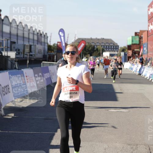 03.10.2025 - Köhlbrandbrückenlauf Jannik Wohlers http://msf.ph/oto/9123054 03.10.2025 13:05:27 Ziel 4011, 4062, 4161, 4272, 4344, 4384, 4496, 4584, 4877, 5637, 6041, 6044, 6081 meine-sportfotos.de