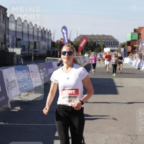 03.10.2025 - Köhlbrandbrückenlauf Jannik Wohlers http://msf.ph/oto/9123067 03.10.2025 13:05:28 Ziel 4011, 4062, 4161, 4272, 4384, 4496, 4584, 4877, 5468, 5637, 6041, 6044 meine-sportfotos.de