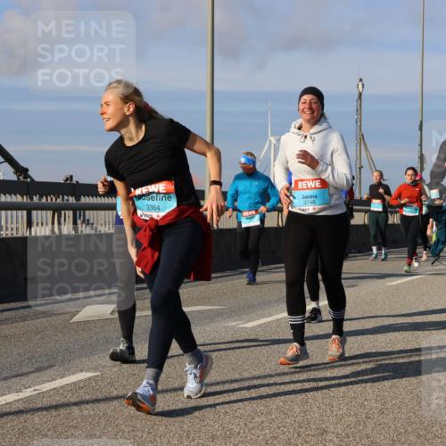 03.10.2025 - Köhlbrandbrückenlauf Strokosch-Dieckow http://msf.ph/oto/9123088 03.10.2025 10:01:15 Position 2 3364, 3746, 3739 meine-sportfotos.de