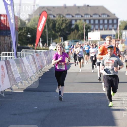 03.10.2025 - Köhlbrandbrückenlauf Jannik Wohlers http://msf.ph/oto/9123092 03.10.2025 13:05:30 Ziel 4011, 4062, 4161, 4272, 4278, 4384, 4496, 4584, 5468, 5637 meine-sportfotos.de