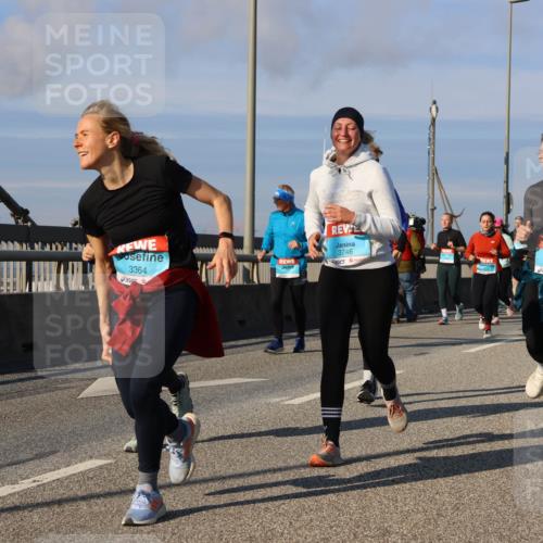 03.10.2025 - Köhlbrandbrückenlauf Strokosch-Dieckow http://msf.ph/oto/9123095 03.10.2025 10:01:15 Position 2 3746, 3739, 3364 meine-sportfotos.de
