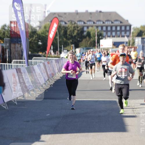 03.10.2025 - Köhlbrandbrückenlauf Jannik Wohlers http://msf.ph/oto/9123097 03.10.2025 13:05:30 Ziel 4011, 4062, 4161, 4272, 4278, 4384, 4496, 4584, 5468, 5637 meine-sportfotos.de