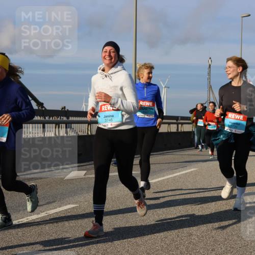 03.10.2025 - Köhlbrandbrückenlauf Strokosch-Dieckow http://msf.ph/oto/9123102 03.10.2025 10:01:15 Position 2 745, 3746, 3739 meine-sportfotos.de