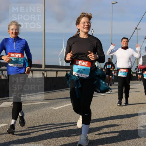 03.10.2025 - Köhlbrandbrückenlauf Strokosch-Dieckow http://msf.ph/oto/9123109 03.10.2025 10:01:16 Position 2 3367, 3739, 3001 meine-sportfotos.de