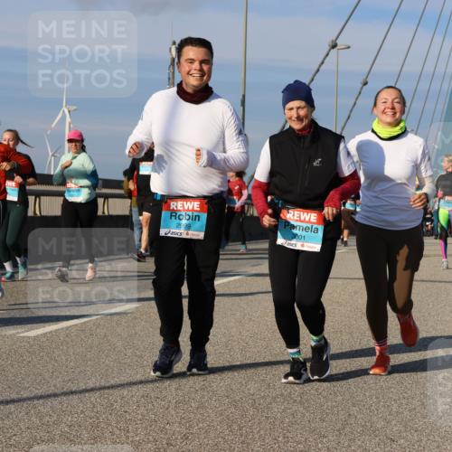 03.10.2025 - Köhlbrandbrückenlauf Strokosch-Dieckow http://msf.ph/oto/9123127 03.10.2025 10:01:18 Position 2 3479, 2999, 3001 meine-sportfotos.de