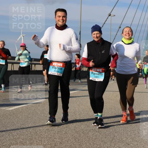 03.10.2025 - Köhlbrandbrückenlauf Strokosch-Dieckow http://msf.ph/oto/9123130 03.10.2025 10:01:18 Position 2 3479, 2999, 3001 meine-sportfotos.de