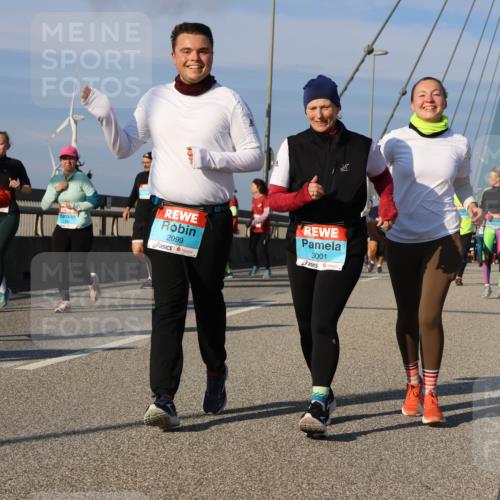 03.10.2025 - Köhlbrandbrückenlauf Strokosch-Dieckow http://msf.ph/oto/9123134 03.10.2025 10:01:18 Position 2 3479, 2999, 3001 meine-sportfotos.de