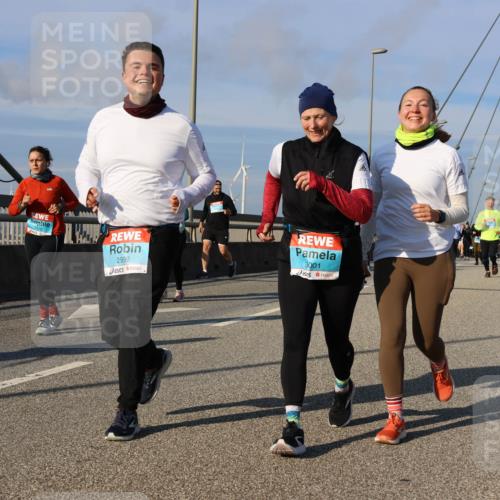 03.10.2025 - Köhlbrandbrückenlauf Strokosch-Dieckow http://msf.ph/oto/9123146 03.10.2025 10:01:19 Position 2 2999, 3001 meine-sportfotos.de