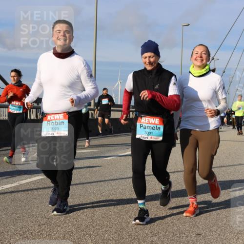 03.10.2025 - Köhlbrandbrückenlauf Strokosch-Dieckow http://msf.ph/oto/9123150 03.10.2025 10:01:19 Position 2 3479, 2999, 3001 meine-sportfotos.de