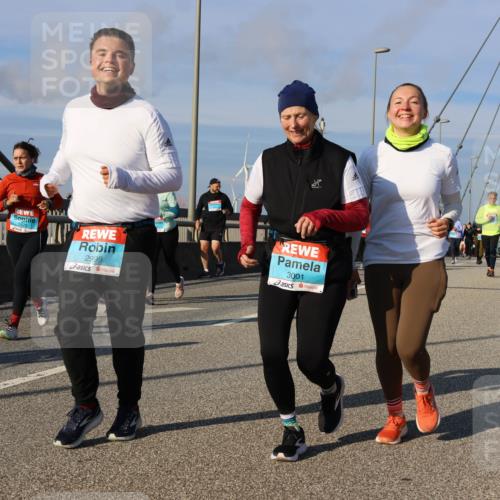 03.10.2025 - Köhlbrandbrückenlauf Strokosch-Dieckow http://msf.ph/oto/9123153 03.10.2025 10:01:19 Position 2 3479, 718, 2999, 3001 meine-sportfotos.de