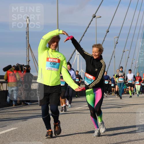03.10.2025 - Köhlbrandbrückenlauf Strokosch-Dieckow http://msf.ph/oto/9123156 03.10.2025 10:01:24 Position 2 08, 2412, 497, 2419 meine-sportfotos.de