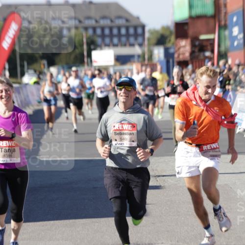 03.10.2025 - Köhlbrandbrückenlauf Jannik Wohlers http://msf.ph/oto/9123158 03.10.2025 13:05:32 Ziel 4011, 4062, 4161, 4278, 4384, 4584, 5468, 6281 meine-sportfotos.de