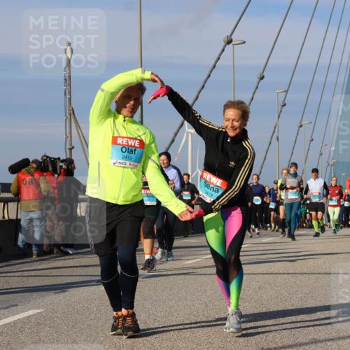 03.10.2025 - Köhlbrandbrückenlauf Strokosch-Dieckow http://msf.ph/oto/9123160 03.10.2025 10:01:24 Position 2 08, 2412, 2419 meine-sportfotos.de